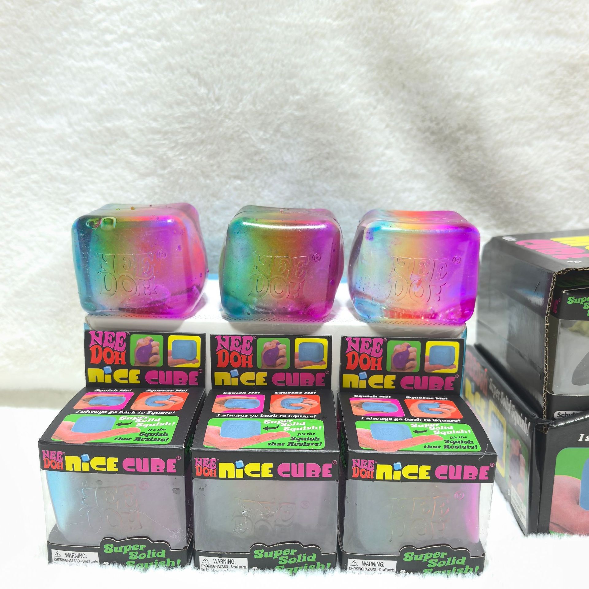 Schylling NeeDoh Rainbow Lumin - Fidget Cube Original 리뷰 및 가격